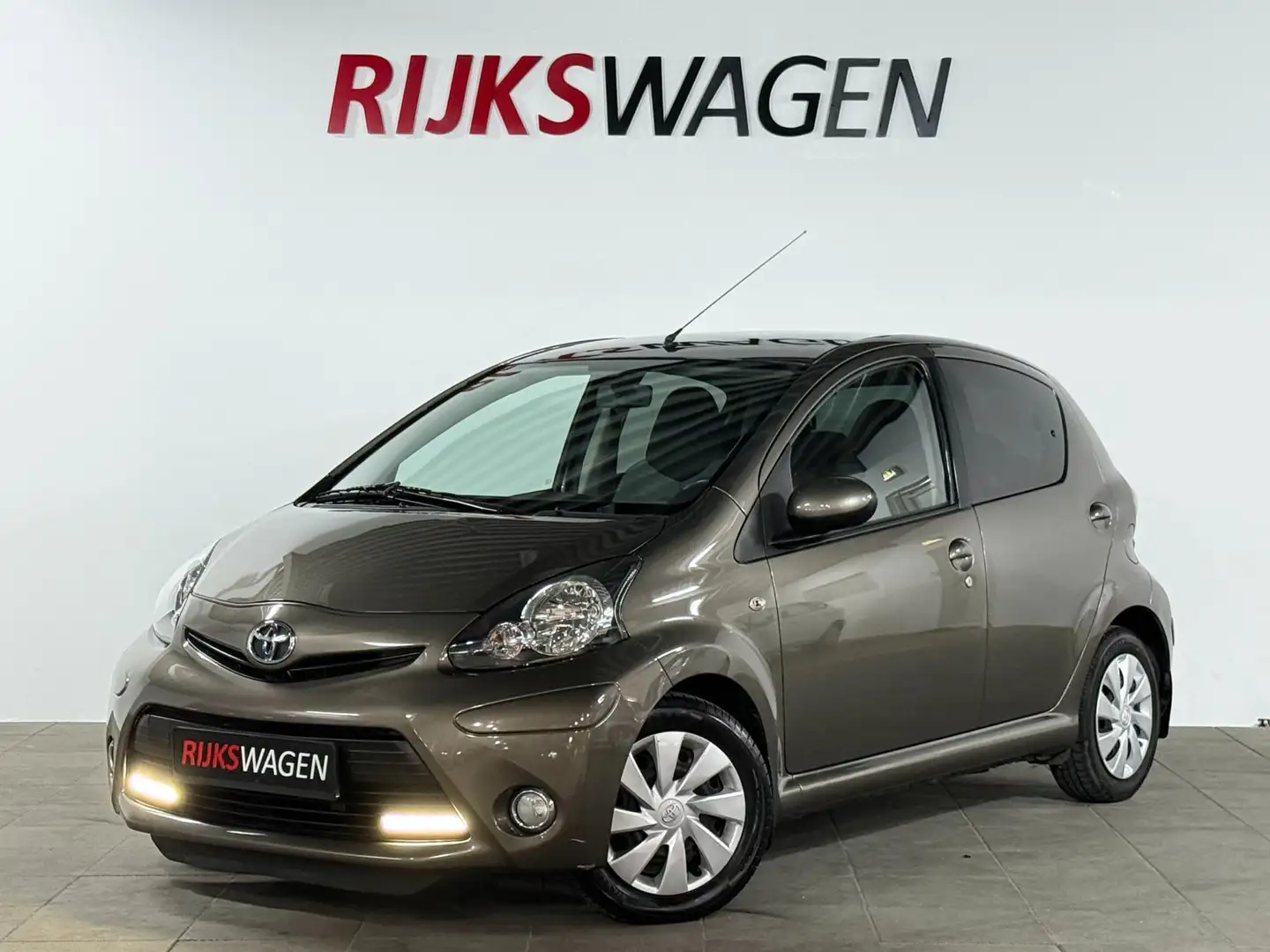 Toyota Aygo 1.0 VVT-i Aspiration LED/Elektrische ramen/Airco/B Gris - 2