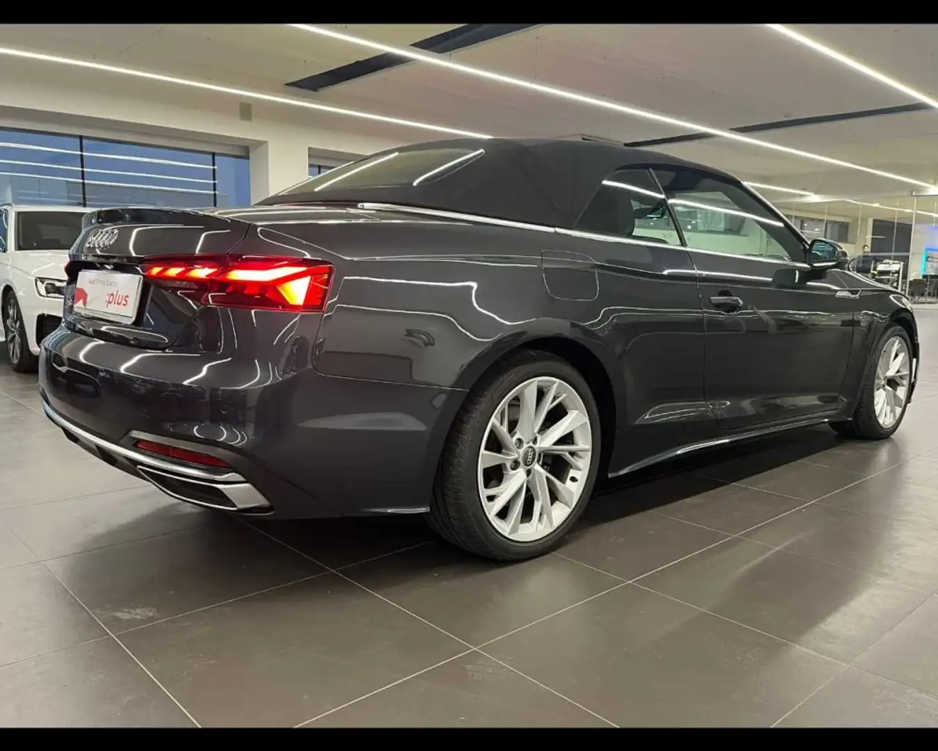 Audi A5 Cabrio 40 TDI S tronic Business Advanced Gris - 2