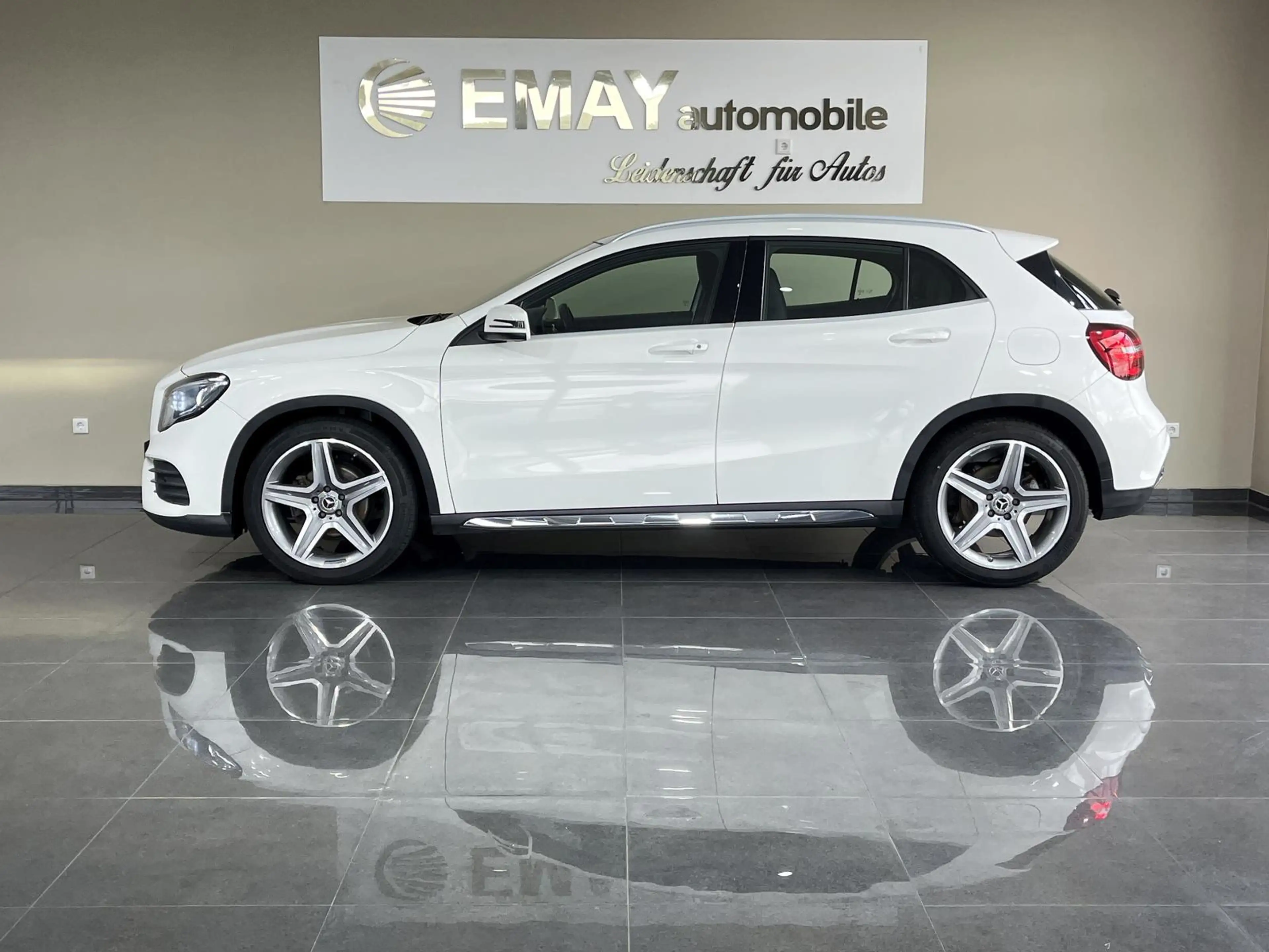 Mercedes-Benz GLA 180 Amg Line/P.dach/Alcantara/Navi/R.Kamera/ — photo 2