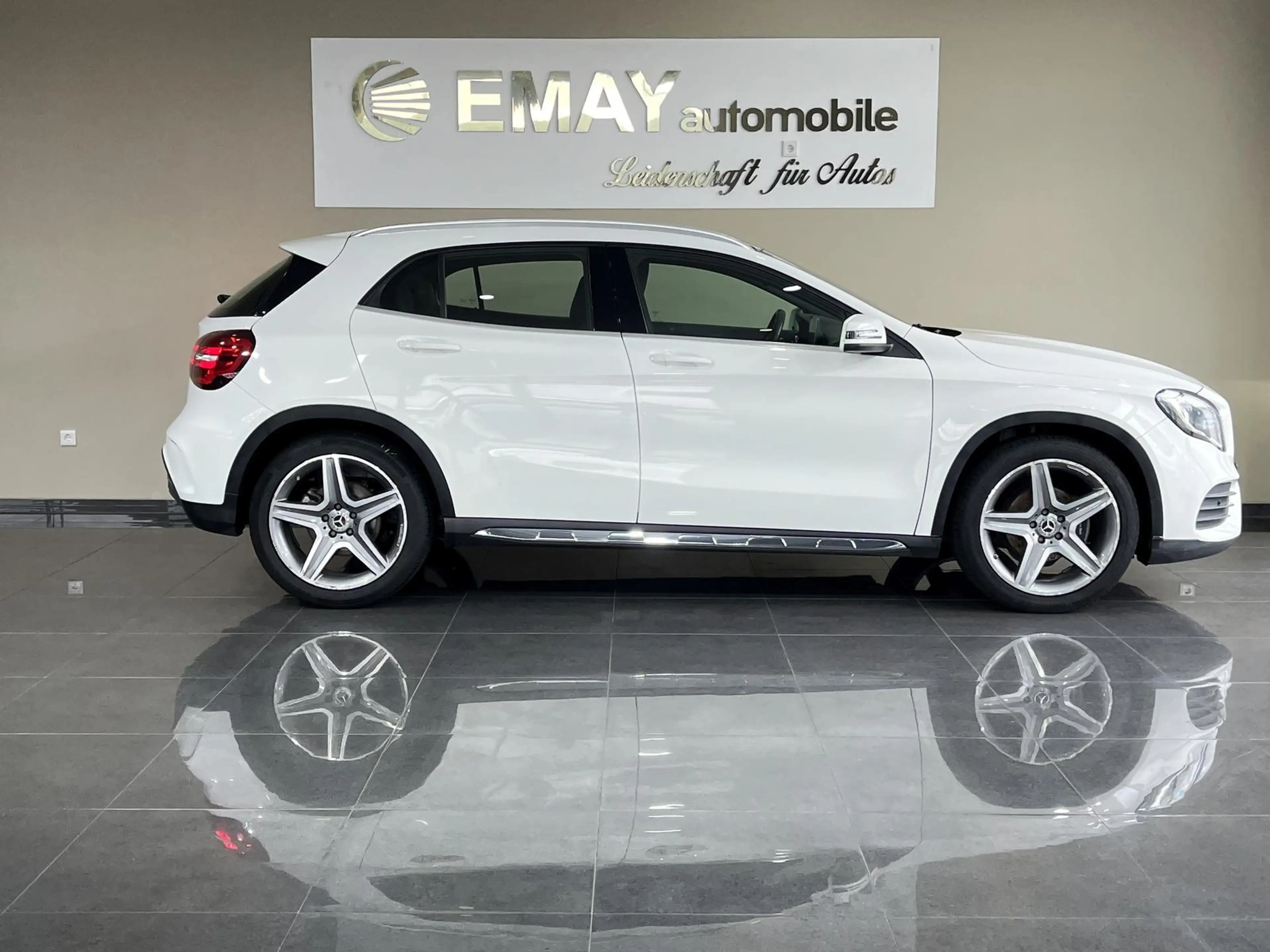 Mercedes-Benz GLA 180 Amg Line/P.dach/Alcantara/Navi/R.Kamera/ — photo 3