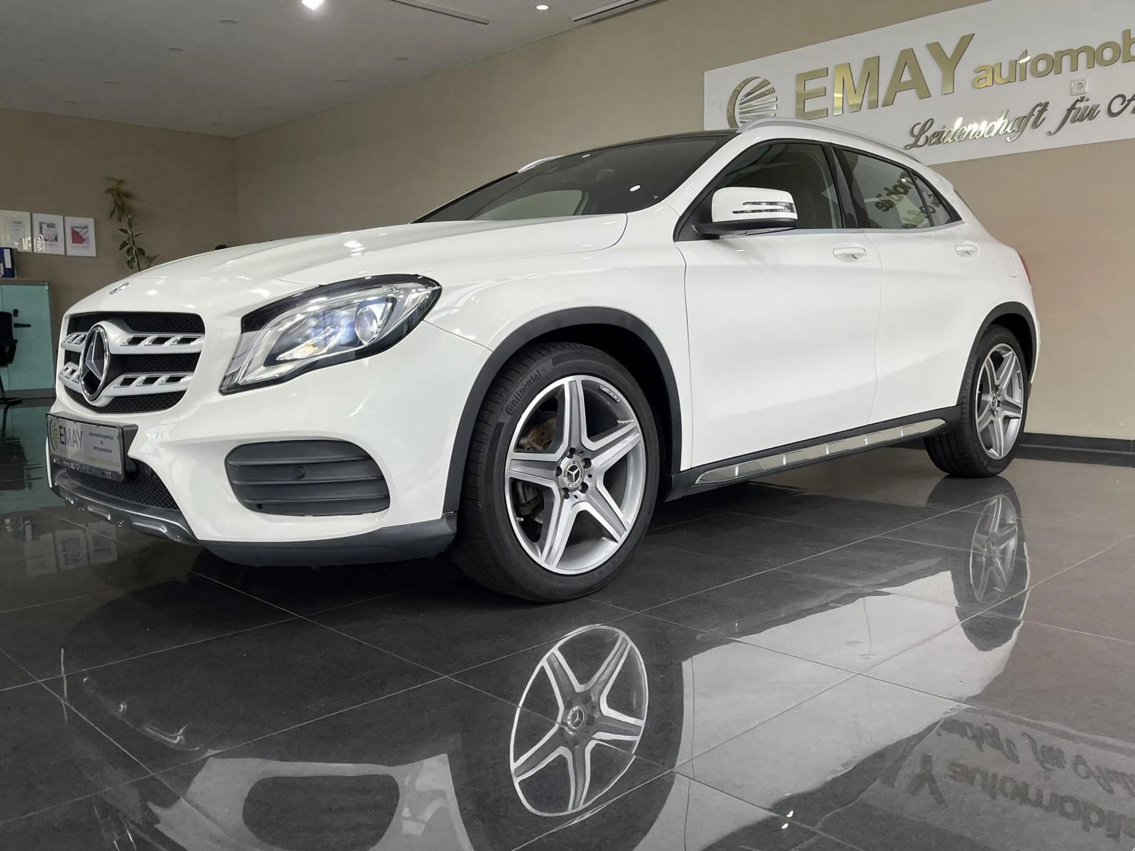 Mercedes-Benz GLA 180 Amg Line/P.dach/Alcantara/Navi/R.Kamera/