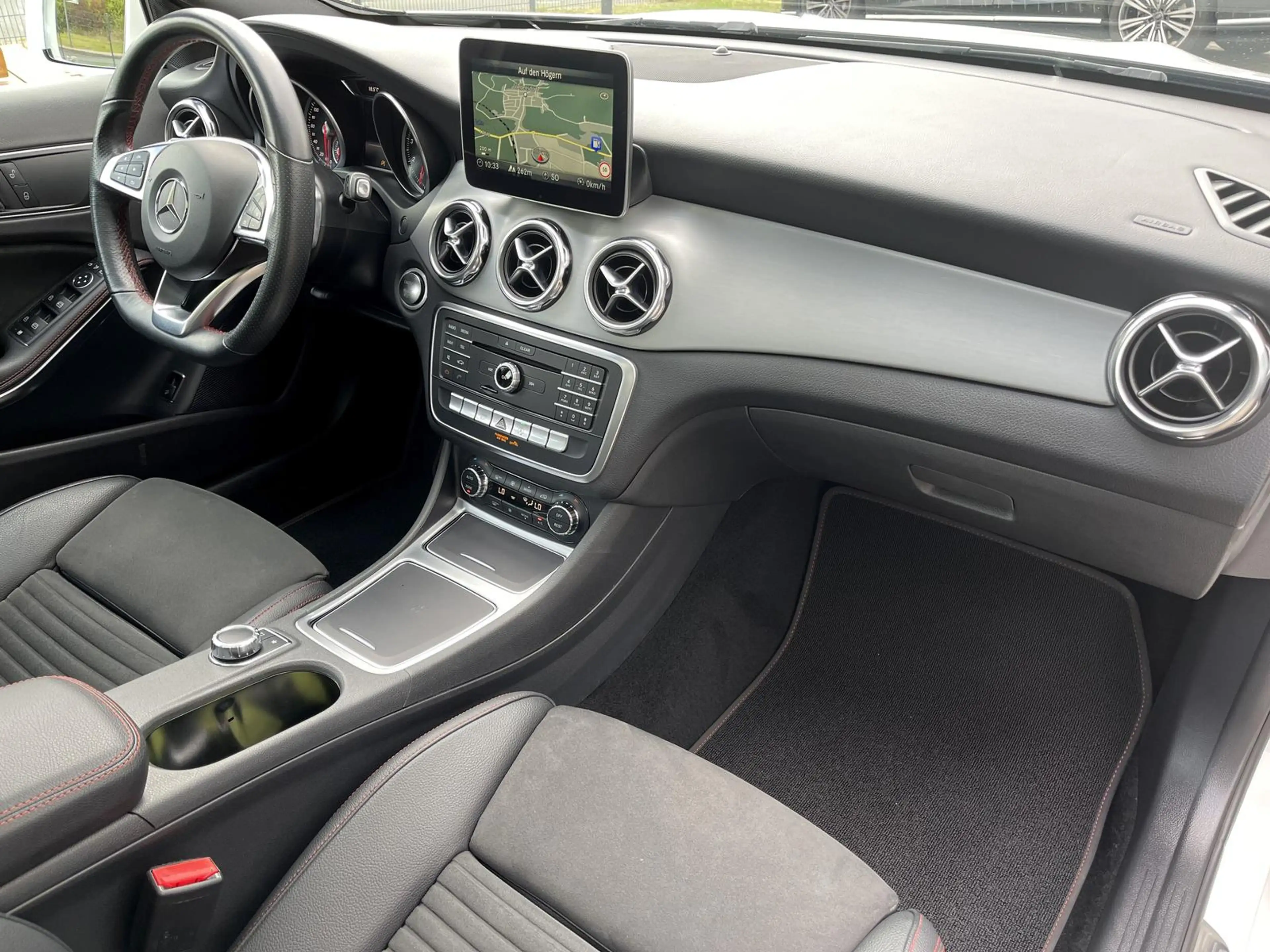 Mercedes-Benz GLA 180 Amg Line/P.dach/Alcantara/Navi/R.Kamera/ — photo 14