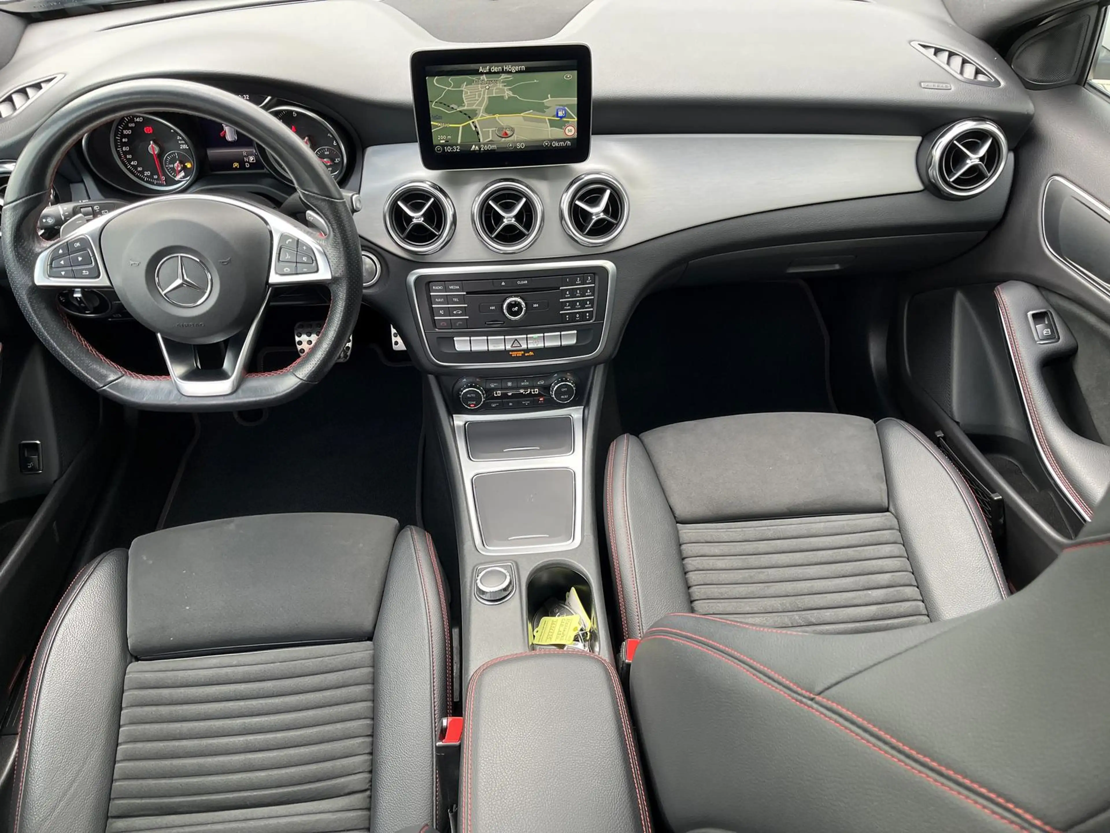 Mercedes-Benz GLA 180 Amg Line/P.dach/Alcantara/Navi/R.Kamera/ — photo 11