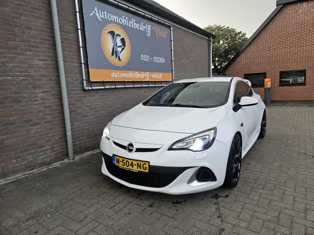 Opel Astra GTC 2.0 Turbo OPC