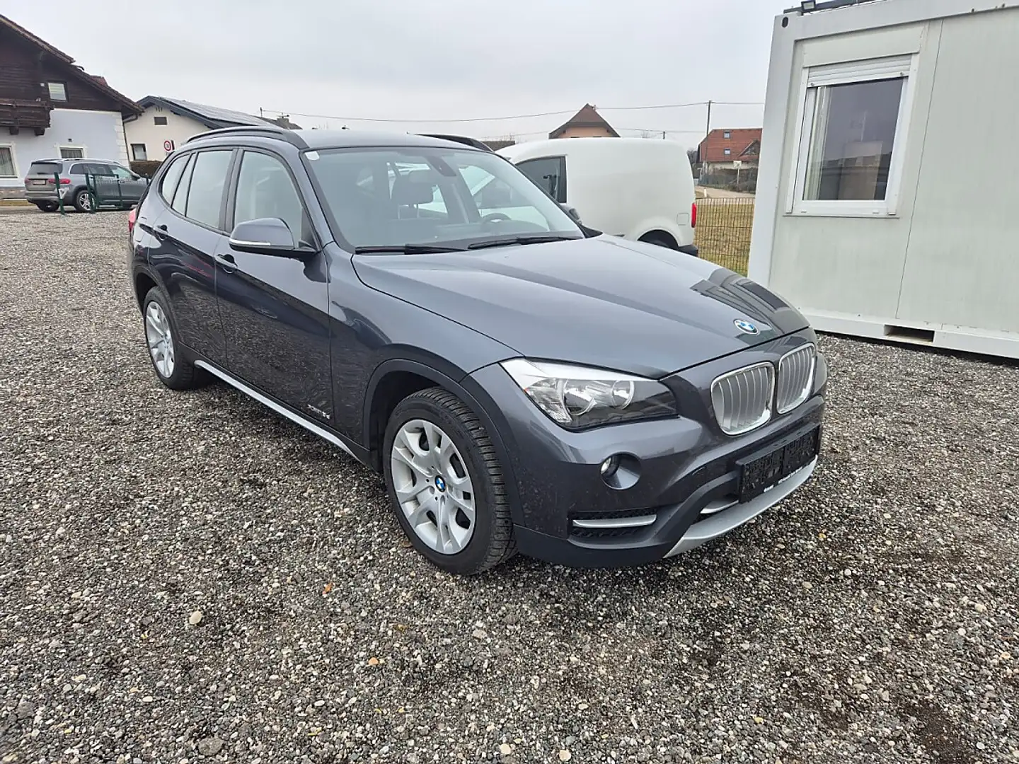 BMW X1 xDrive18d Österreich Paket Grau - 1