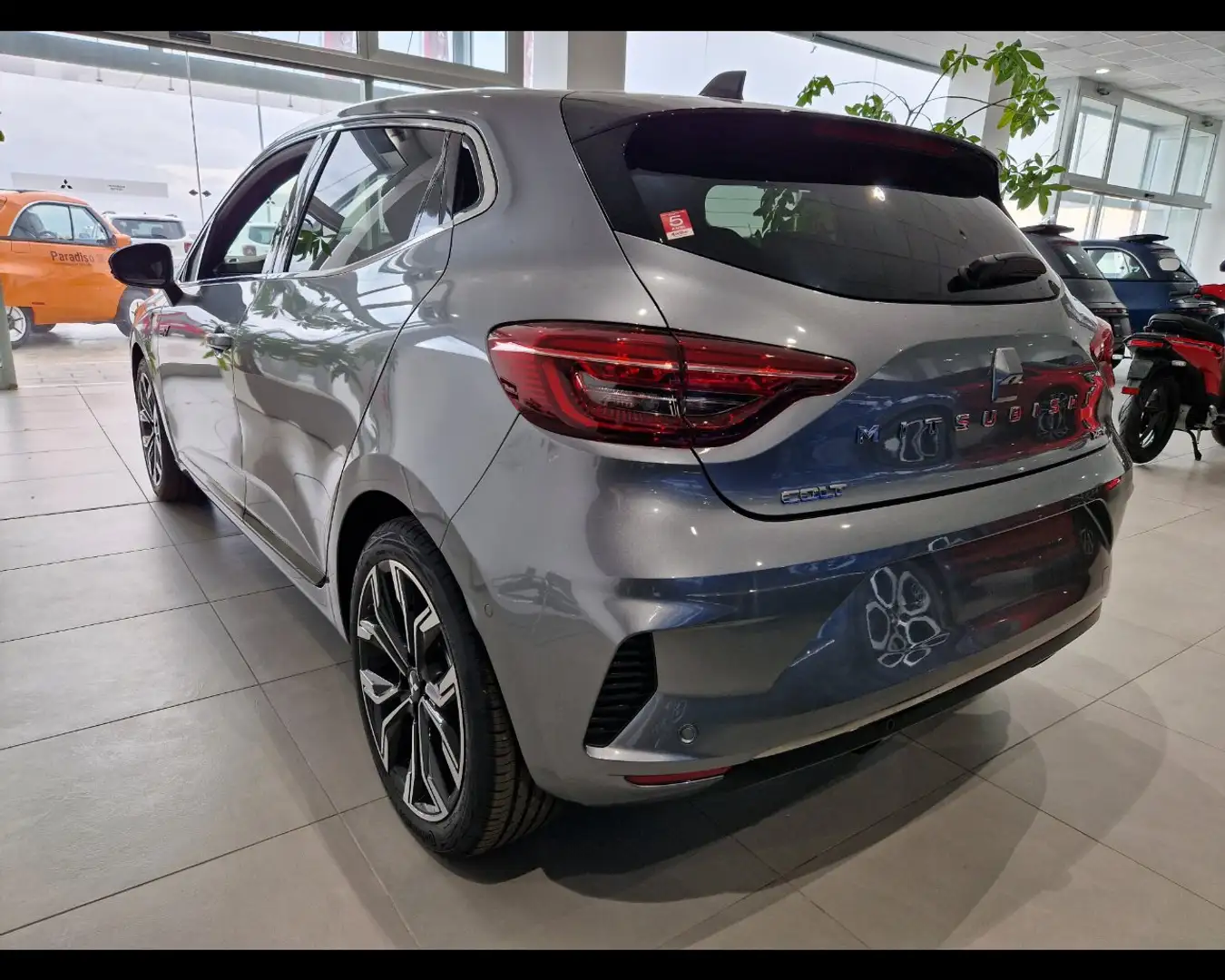 Mitsubishi Colt 1,6 L FULL HYBRID INSTYLE 105KW Gris - 2