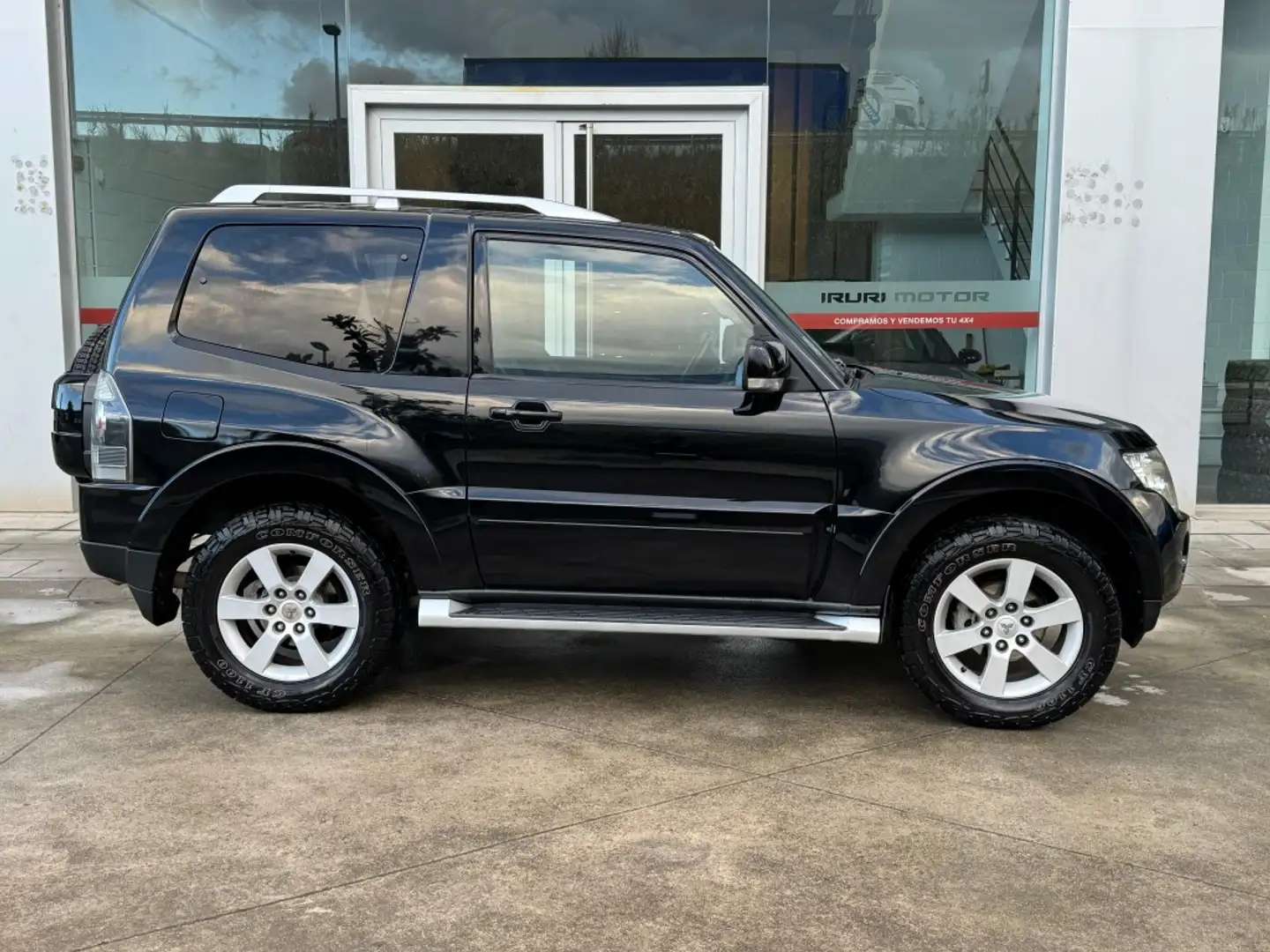 Mitsubishi Montero 3.2DI-D Intense Aut. Negru - 1