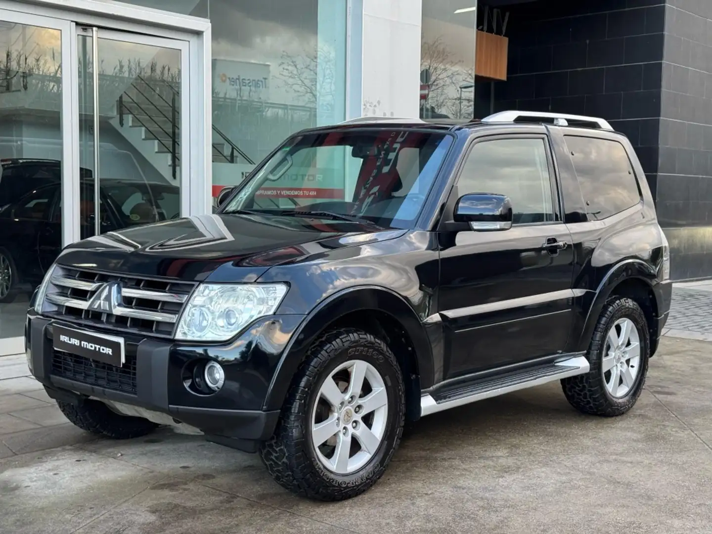 Mitsubishi Montero 3.2DI-D Intense Aut. Negru - 2