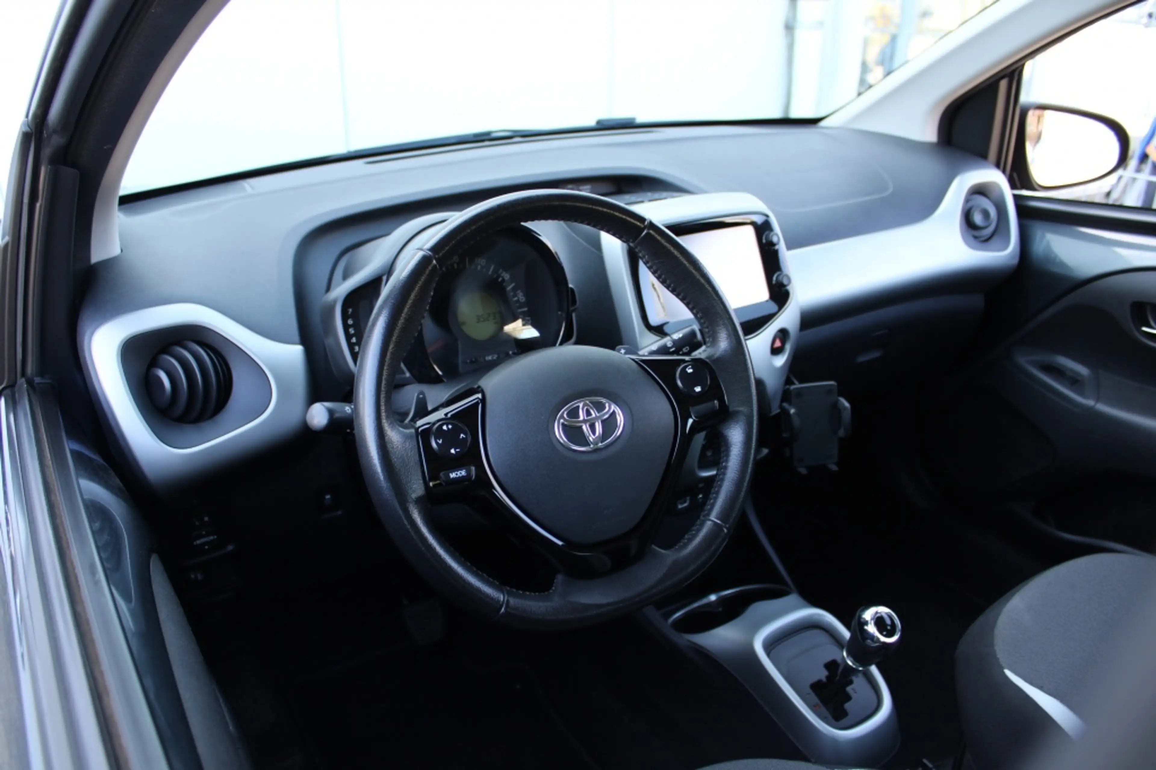 Toyota Aygo 1.0 VVT-i x-play Automaat — photo 19