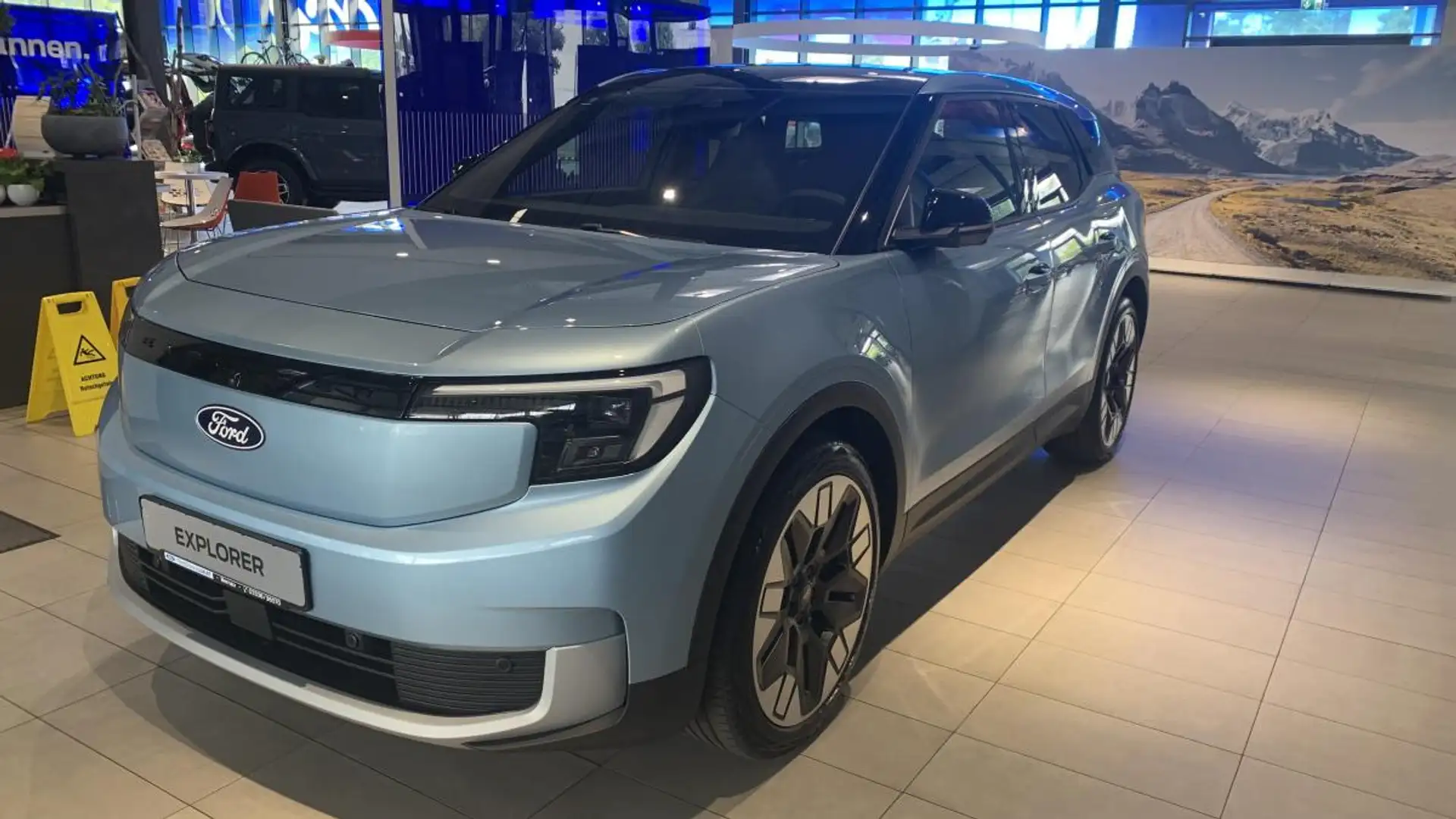 Ford Explorer Premium Blau - 1