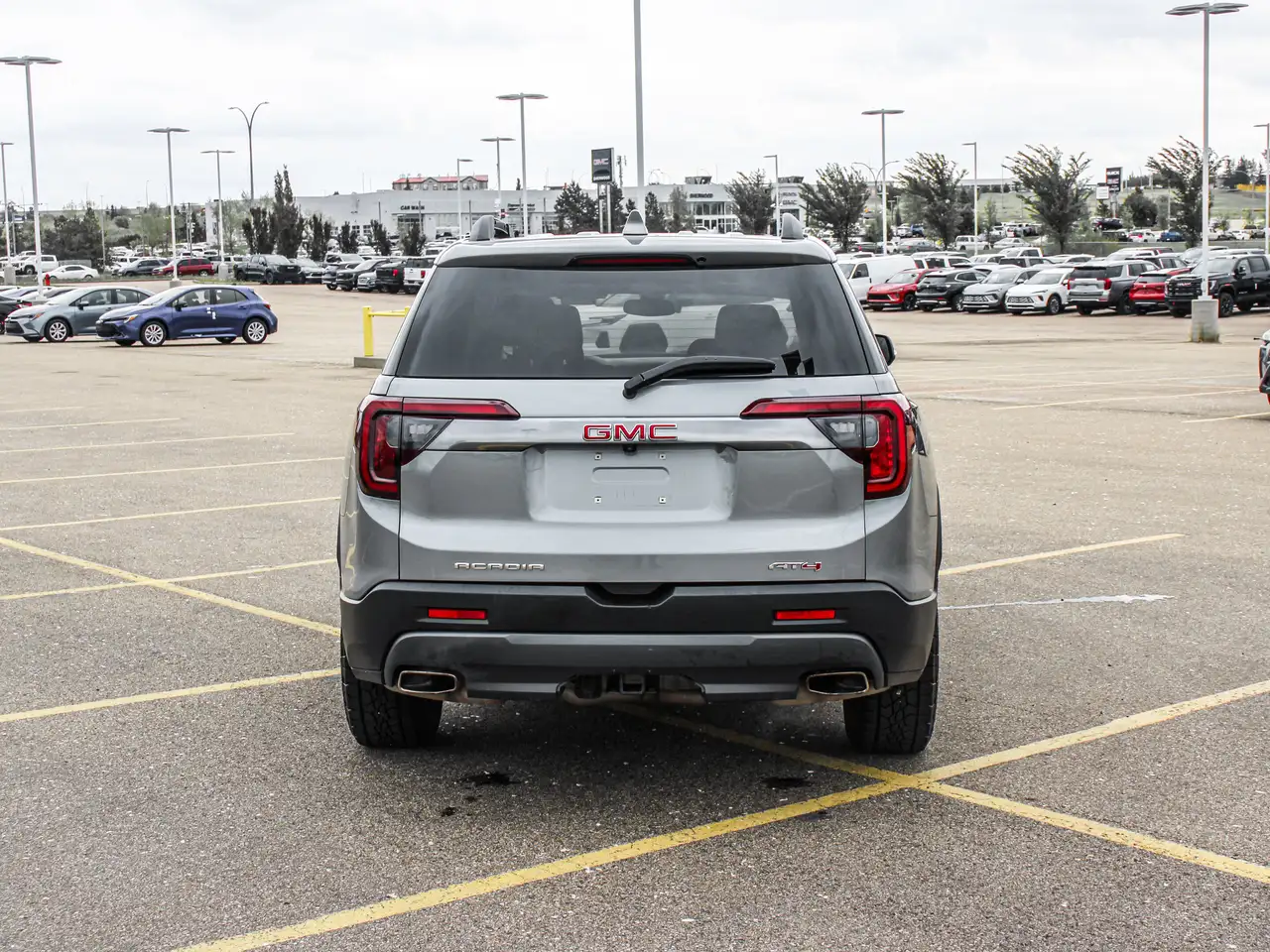 GMC Acadia снимка GMC Acadia