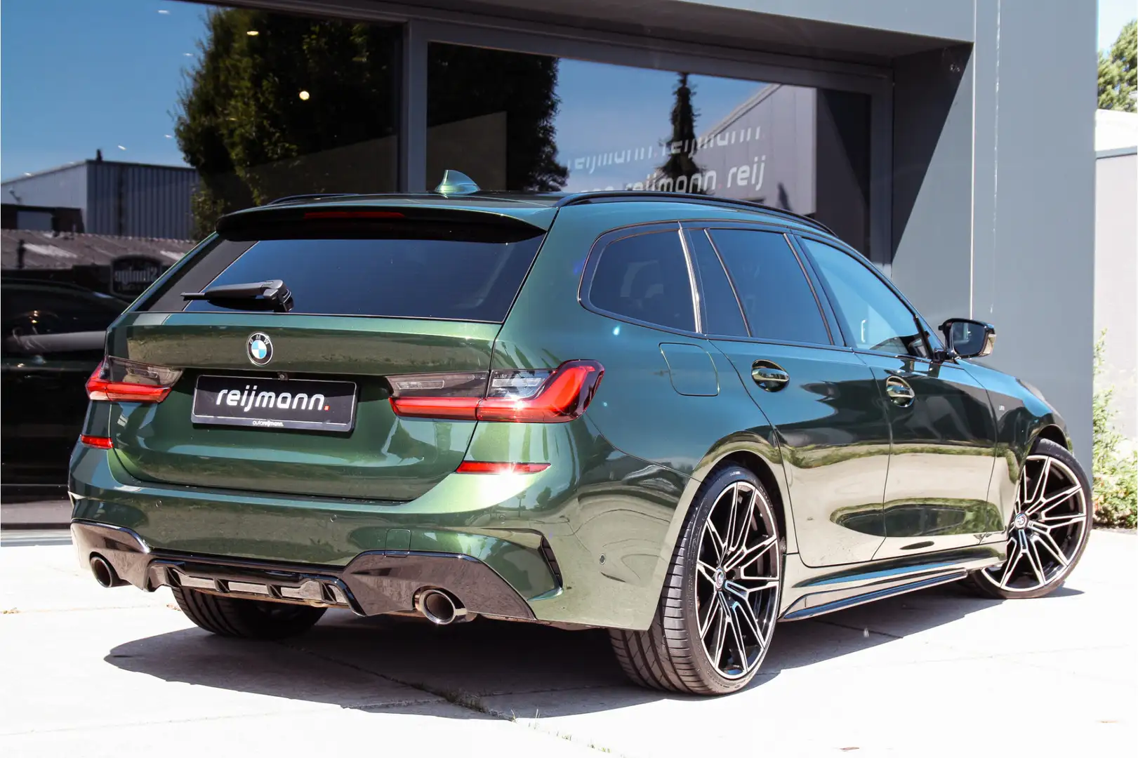 BMW 330 3-serie Touring 330E M-Performance | Verde Ermes | Groen - 2