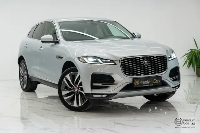 Jaguar F-Pace view 6