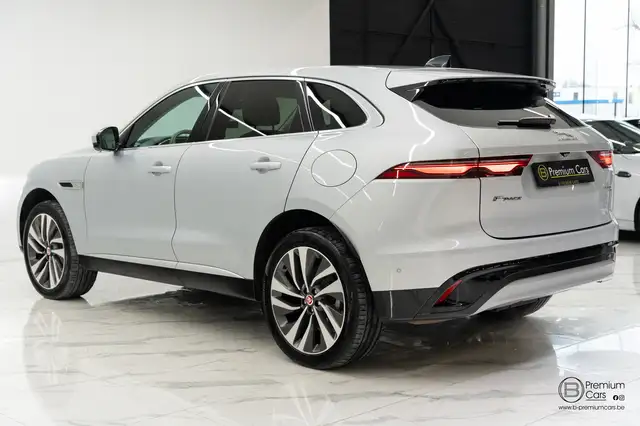 Jaguar F-Pace view 15