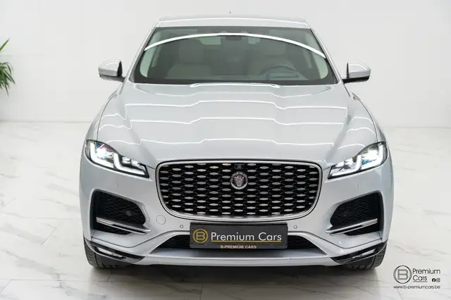 Jaguar F-Pace view 4