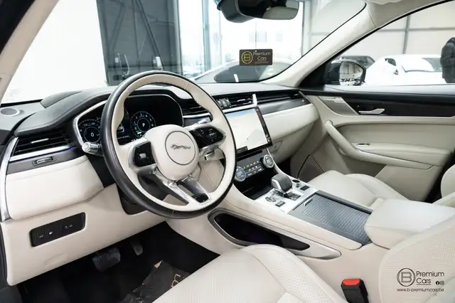 Jaguar F-Pace view 9