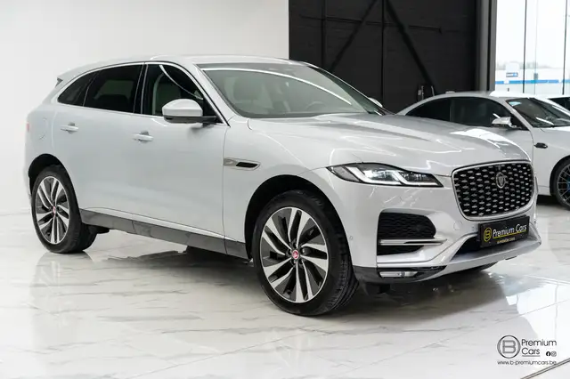 Jaguar F-Pace view 3
