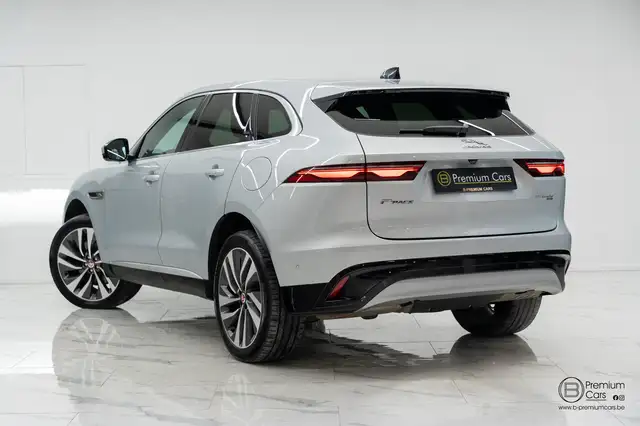 Jaguar F-Pace view 13