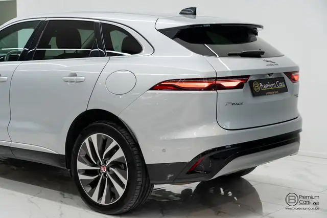 Jaguar F-Pace view 11