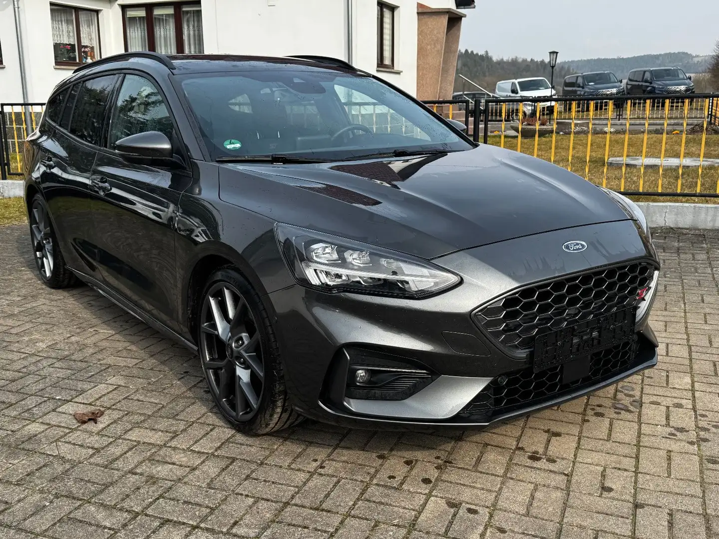Ford Focus Turnier ST Pano RFK Navi AHK Grijs - 1