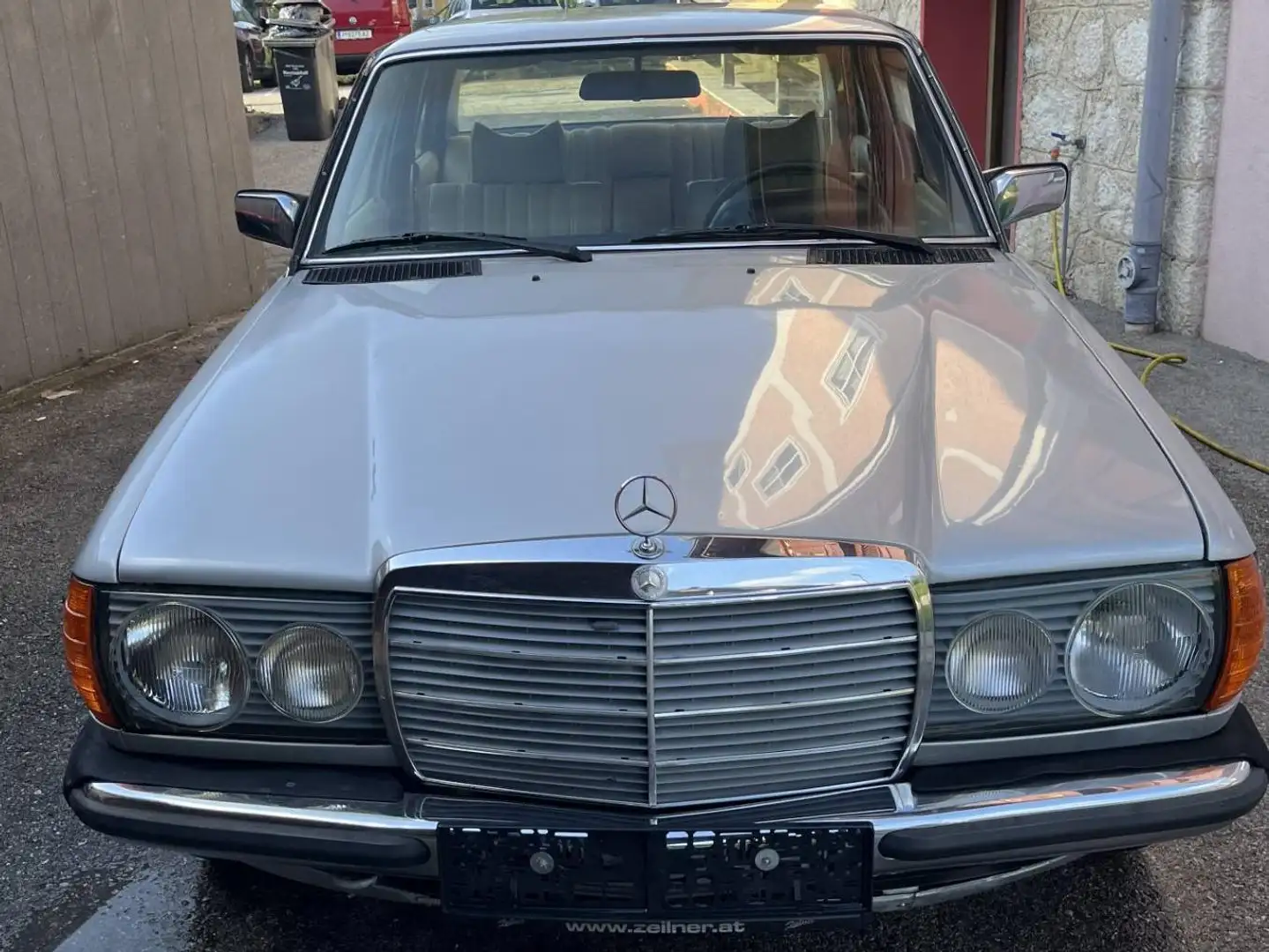 Mercedes-Benz E 200 200 D Silber - 2