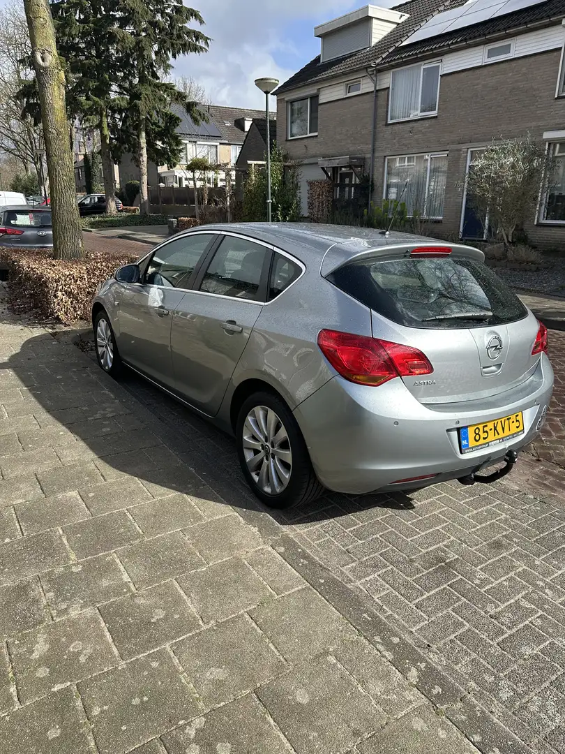 Opel Astra 1.6 Cosmo Grijs - 1