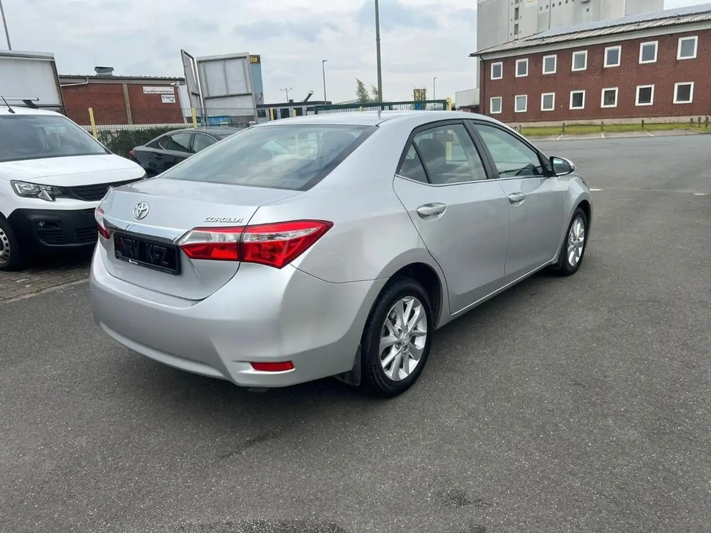 Toyota Corolla Corolla 1,6 Valvematic High M/M High Silber - 1