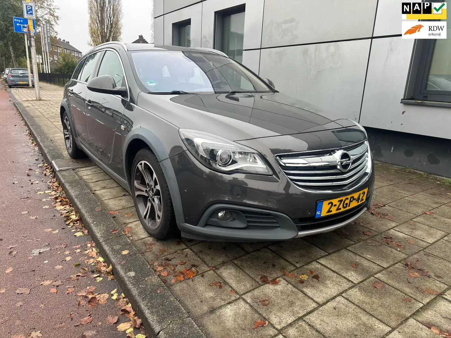 Opel Insignia Country Tourer 1.6 T 2x4 Navi NAP Xenon PDC Grijs - 1