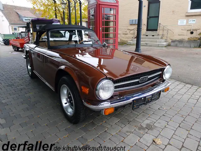 Triumph TR6 in außergewöhnlicher Farbkombi