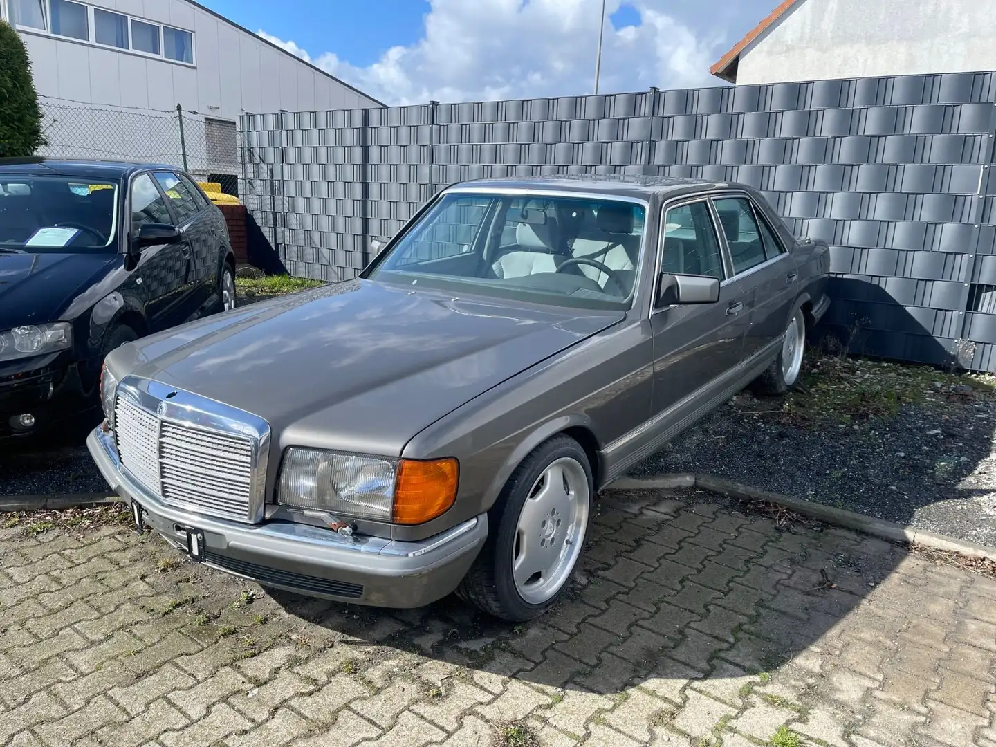 Mercedes-Benz 500 SE Gris - 1