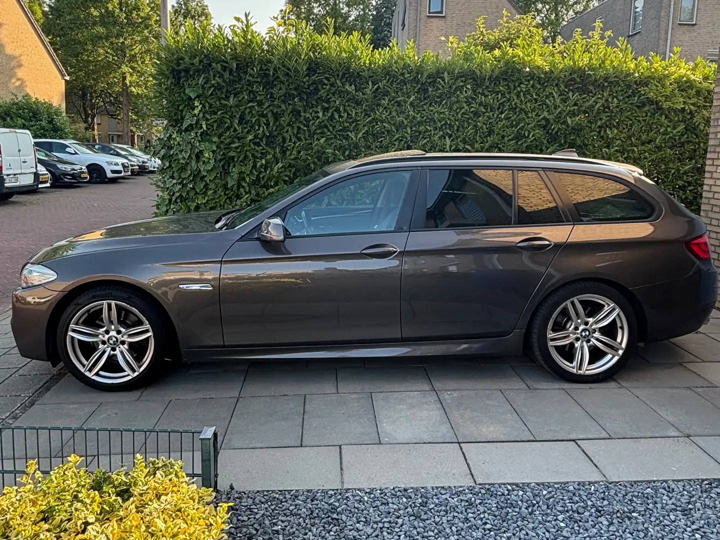 BMW 520 520d Touring F11 Executive AUT8 Pano (2011) siva - 2