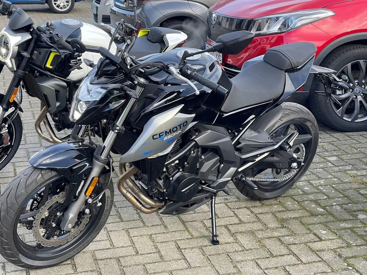 CF Moto 650 NK Zwart - 1