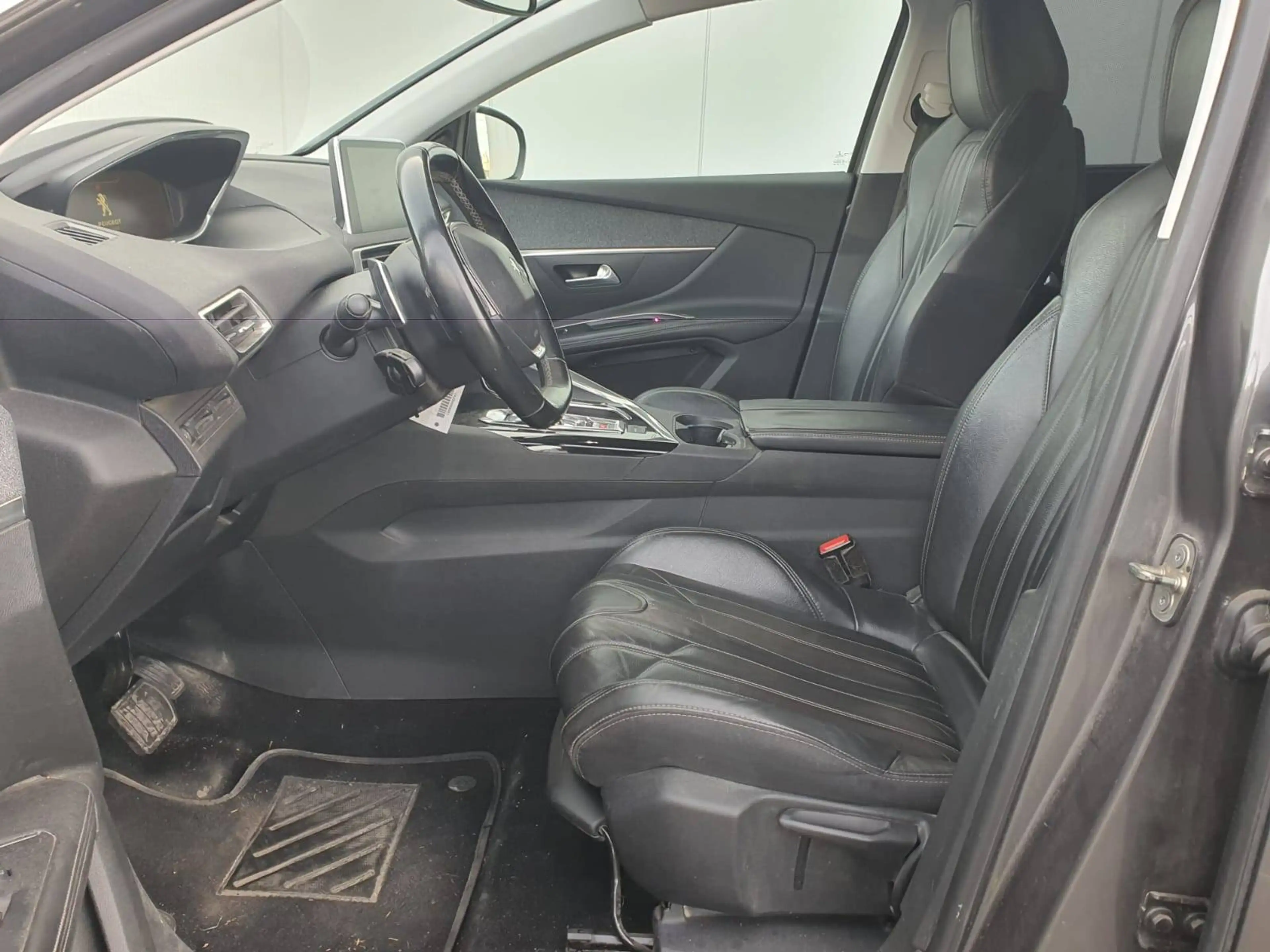 Peugeot 5008 5008 1.2 PureTech Allure — photo 9