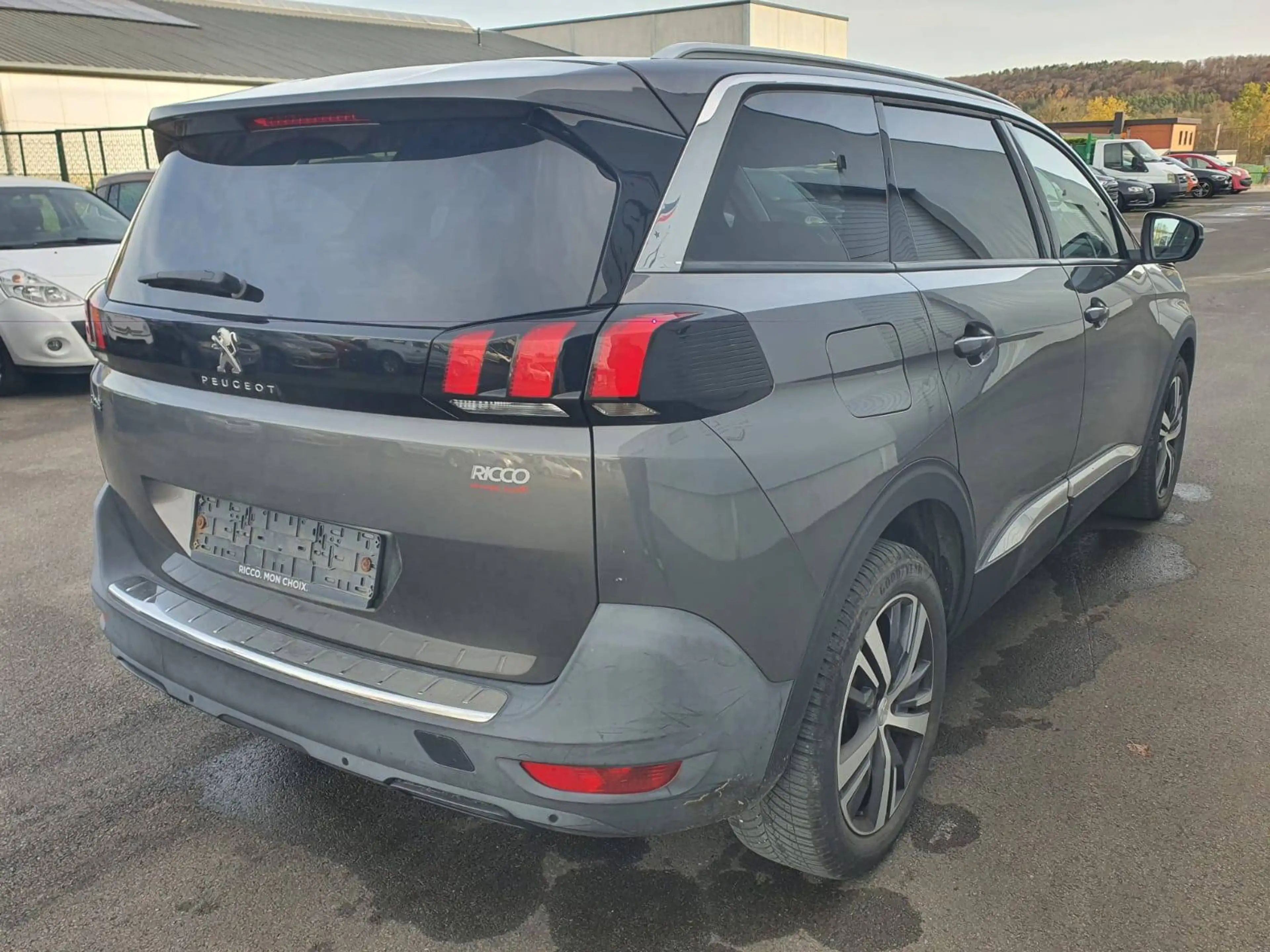 Peugeot 5008 5008 1.2 PureTech Allure — photo 5