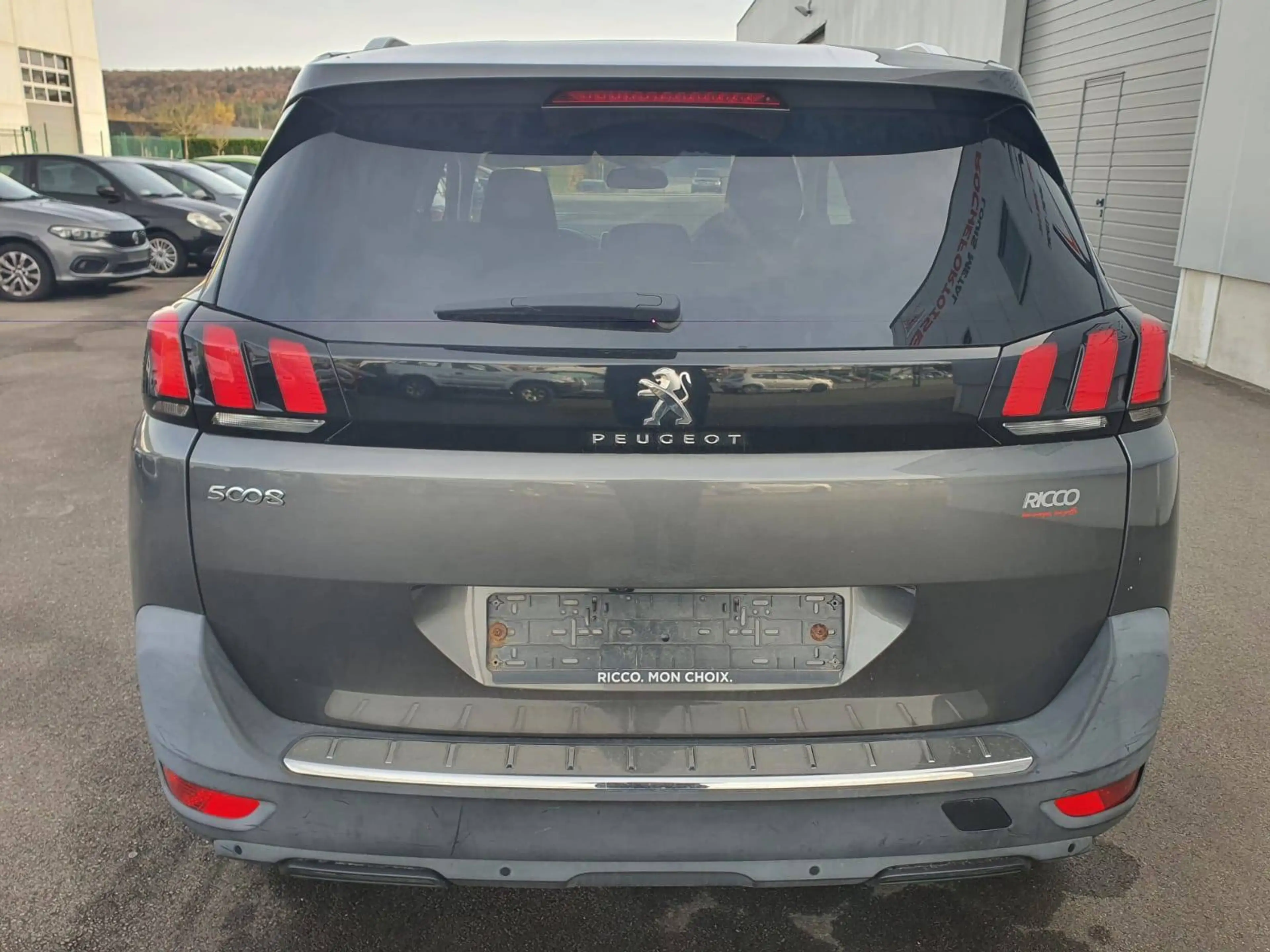 Peugeot 5008 5008 1.2 PureTech Allure — photo 4