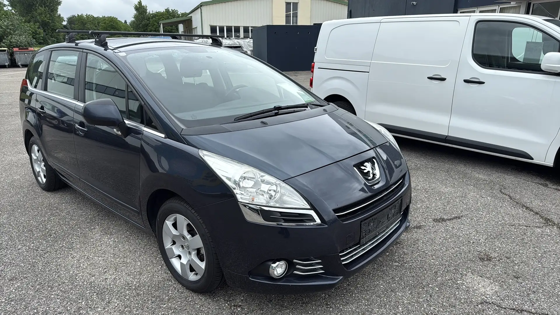 Peugeot 5008 1,6 HDI Premium FAP Blau - 1