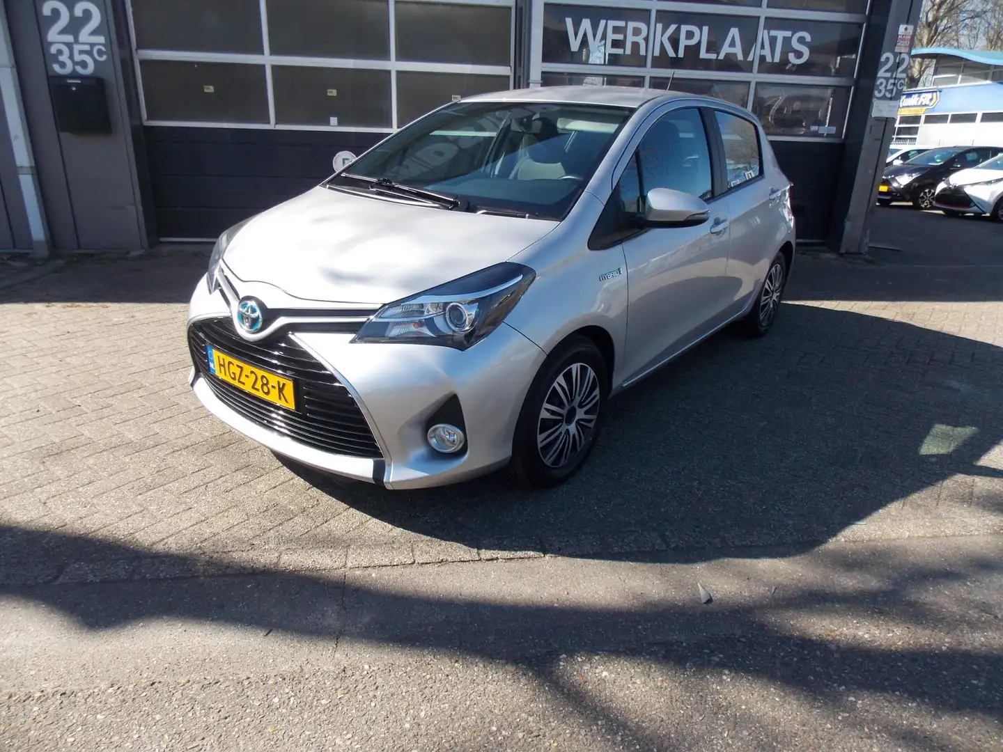 Toyota Yaris 1.5 Hybrid Aspiration Automaat Camera Airco Elek P Grijs - 2