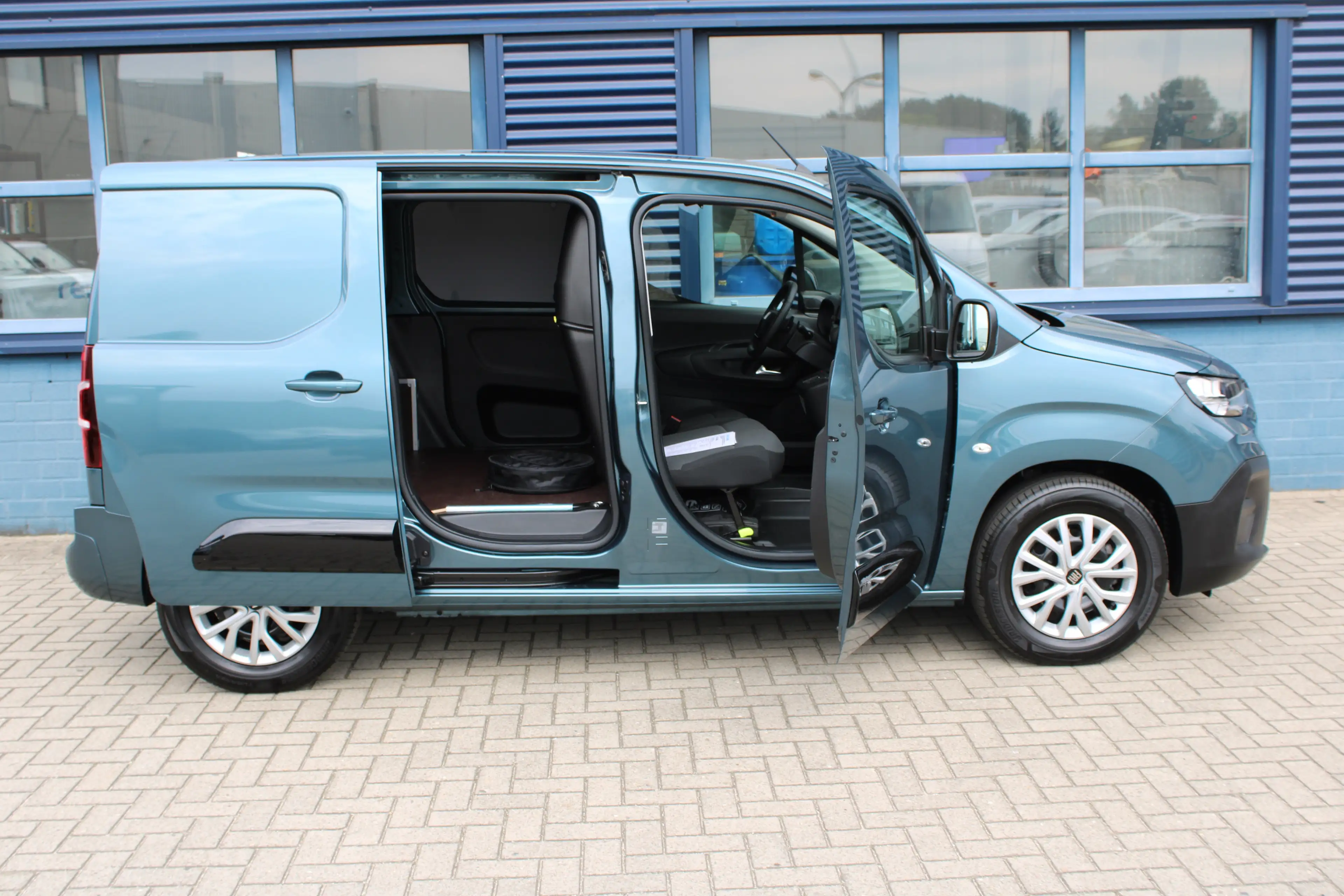 Fiat E-Doblo 136 L1 50 kWh | 8 JAAR GARANTIE | VERWARMD STUUR | — photo 11