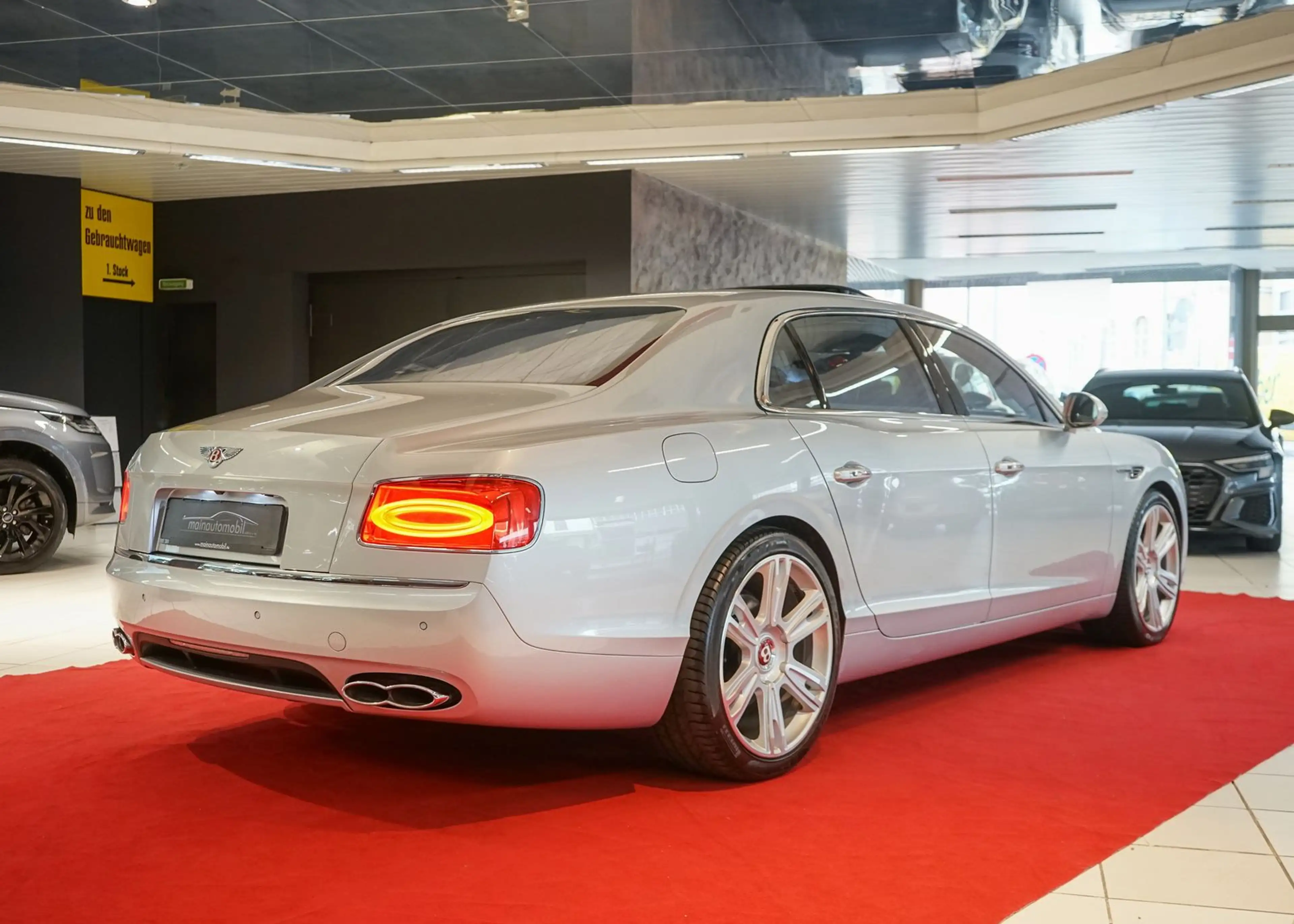 Bentley Flying Spur Mulliner ACC Massage FondEntertain — photo 9