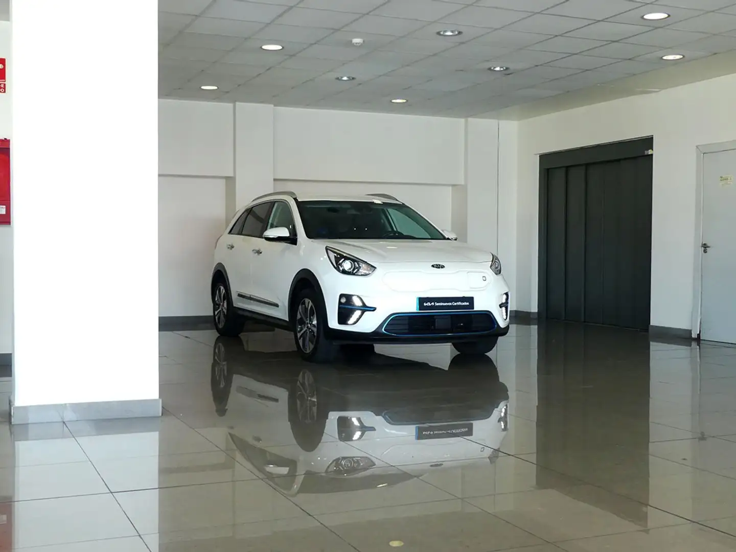 Kia Niro BEV 65KWH E-NIRO DRIVE 204 5P Blanco - 2