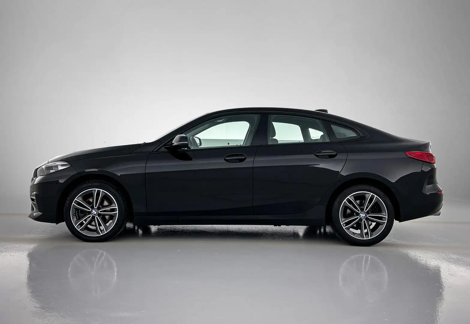 BMW 218 2-serie Gran Coupé 218i Executive Edition Automaat Zwart - 2