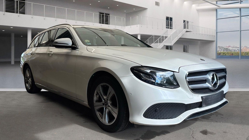 Mercedes-Benz E 220 T-Modell Anh.Kpl Kam LED Navi Ambiente — photo 4