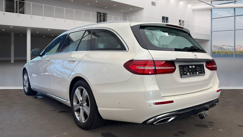 Mercedes-Benz E 220 T-Modell Anh.Kpl Kam LED Navi Ambiente — photo 2