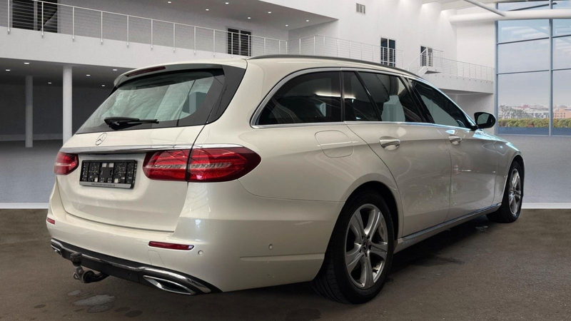 Mercedes-Benz E 220 T-Modell Anh.Kpl Kam LED Navi Ambiente — photo 3