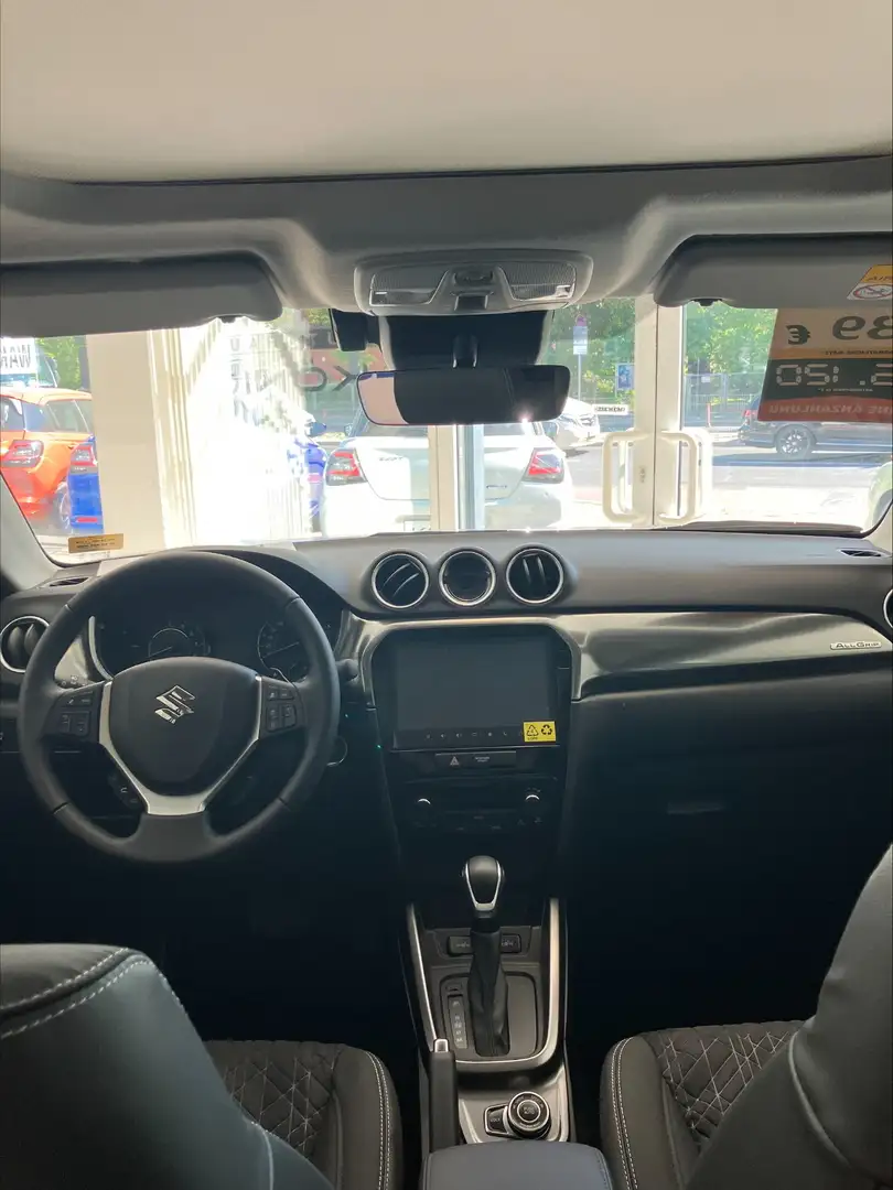 Suzuki Vitara 1.5 COMFORT+ ALLGRIP AGS Silber - 2