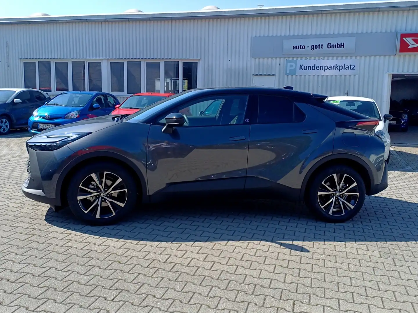 Toyota C-HR 1,8 Team Deutschland *Technik-Paket* Schwarz - 2