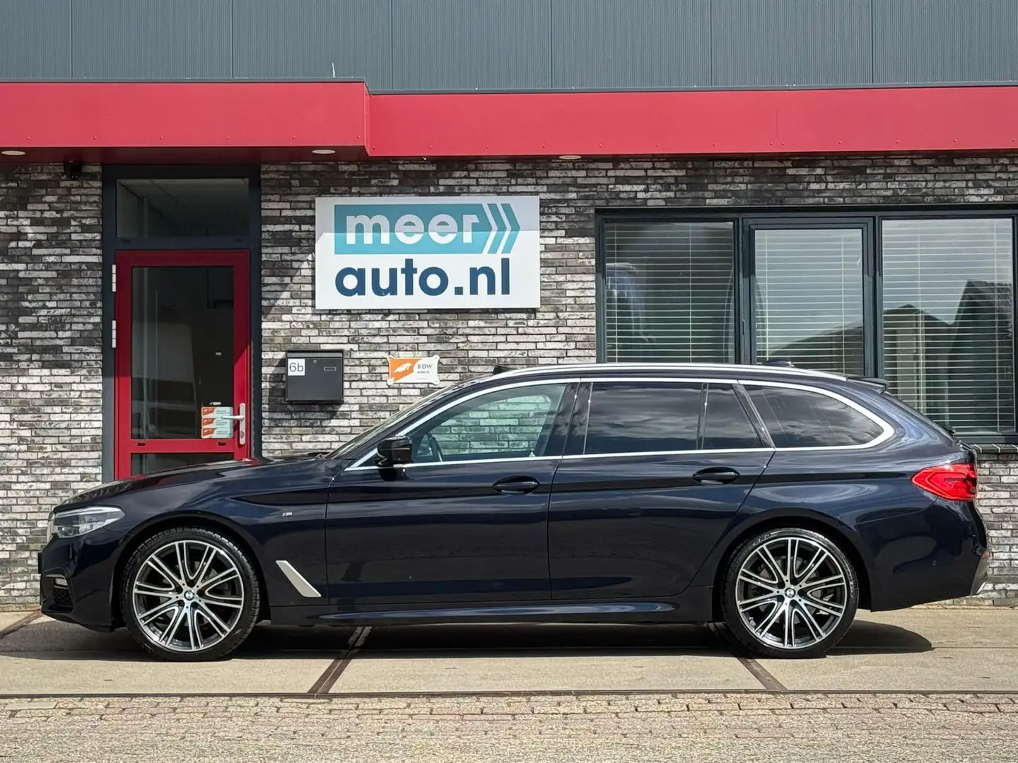 BMW 520 5-serie Touring 520i High Exe. M-SPORT PANO l HUD Noir - 2
