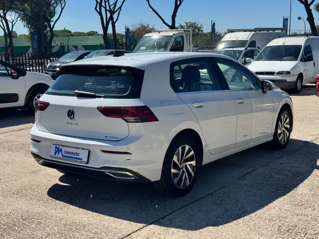 Volkswagen Golf view 4