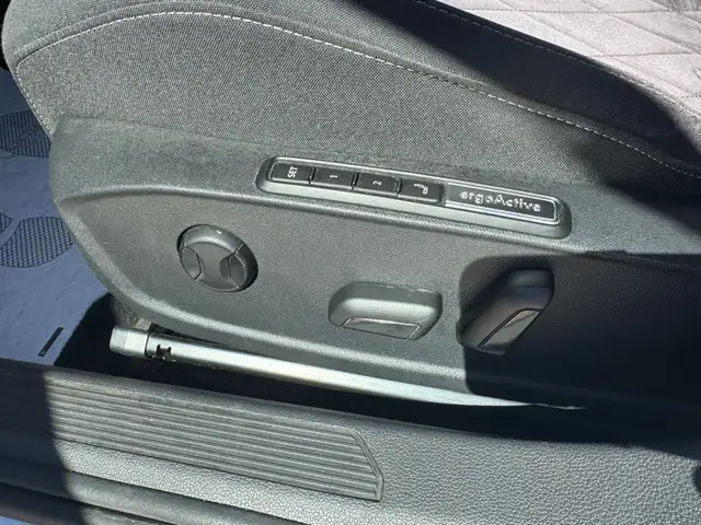 Volkswagen Golf view 13