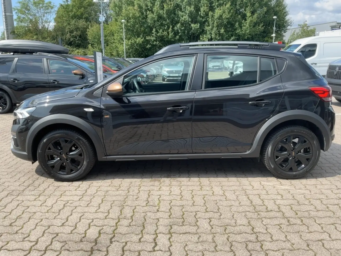 Dacia Sandero Stepway Extreme TCe 110 Schwarz - 2